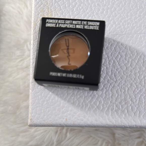 MAC Cosmetics Veluxe Eye Shadow - Warm Brown - Picture 2 of 3